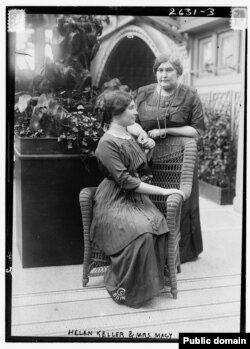 Хелен Келлер и Анни Салливан (в замужестве Мейси). 1913